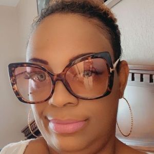 Meet your Posher, Pinkey